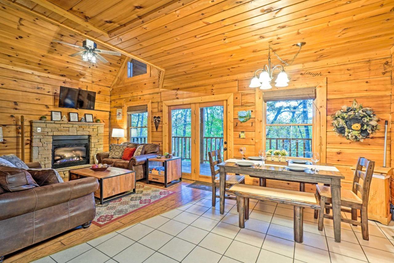 Grin N Bear It Cabin With Hot Tub And Fire Pit! Пиджен-Фордж Экстерьер фото